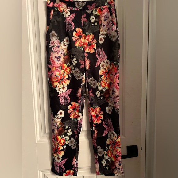 Beautiful black floral satin feel dress pants size M - Picture 2 of 8